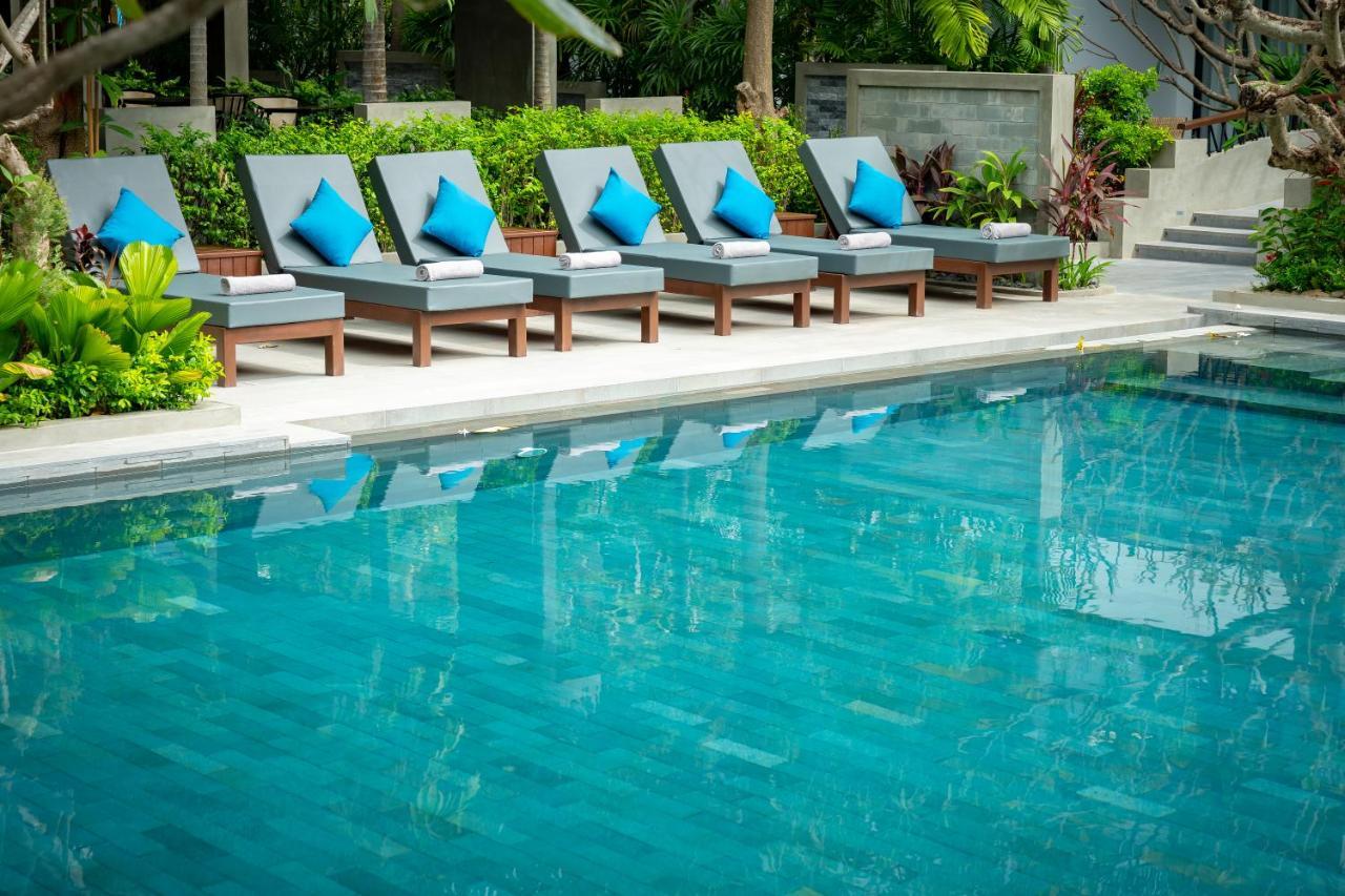 Eightfold Urban Resort Сиемрип Экстерьер фото Pool at the hotel