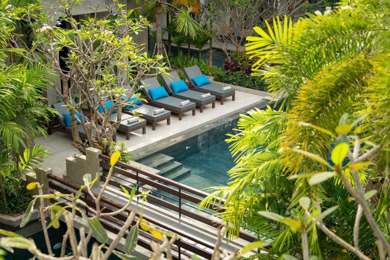 Eightfold Urban Resort Сиемрип Экстерьер фото The swimming pool at the hotel