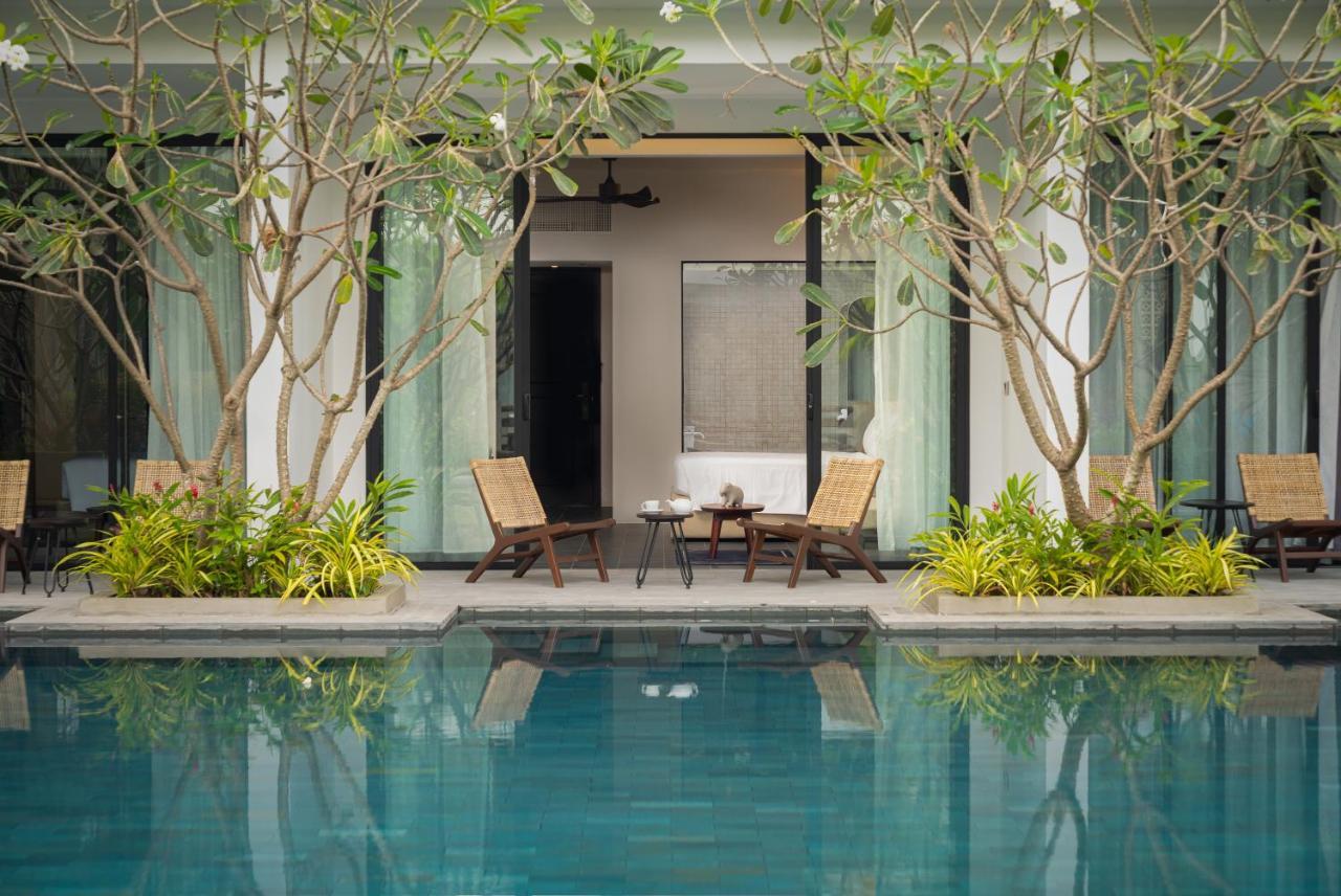 Eightfold Urban Resort Сиемрип Экстерьер фото The pool at the hotel