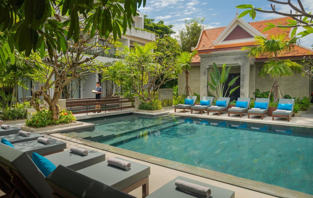 Eightfold Urban Resort Сиемрип Экстерьер фото The swimming pool at The Library