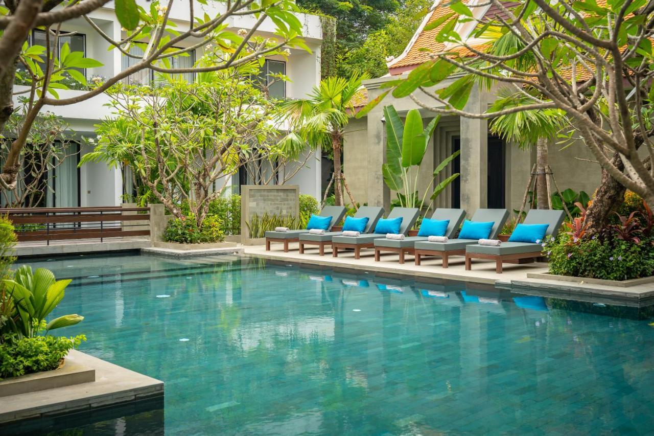 Eightfold Urban Resort Сиемрип Экстерьер фото The swimming pool at the hotel