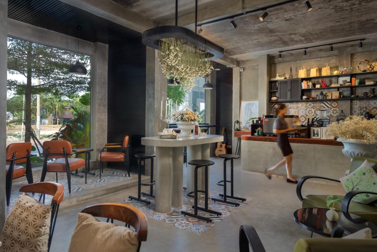 Eightfold Urban Resort Сиемрип Экстерьер фото Interior of a coffee shop in Bangkok, Thailand