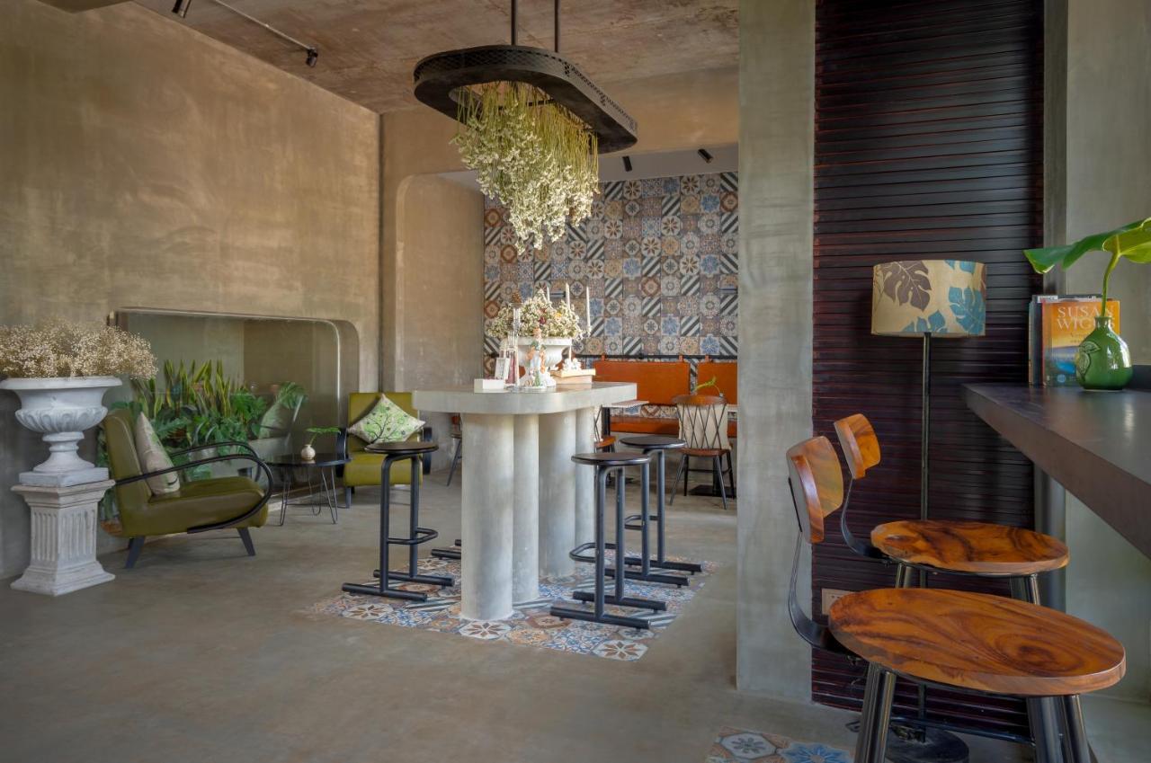 Eightfold Urban Resort Сиемрип Экстерьер фото The interior of the restaurant